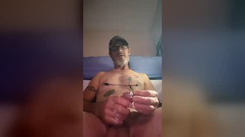 Snapshot of tommgunn25 chatting on June 12, 6:12 am tommgunn25 online show from June 12, 6:12 am