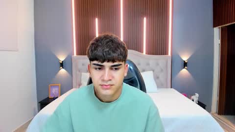 Snapshot of tommy18__ chatting on November 2, 3:31 am Tommy online show from November 2, 3:31 am