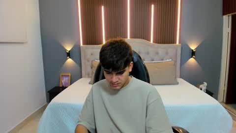 Snapshot of tommy18__ chatting on November 4, 3:38 am Tommy online show from November 4, 3:38 am