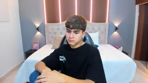 Snapshot of tommy18__ chatting on November 12, 3:40 am Tommy online show from November 12, 3:40 am