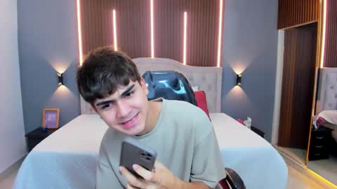 Snapshot of tommy18__ chatting on November 20, 3:28 am Tommy online show from November 20, 3:28 am