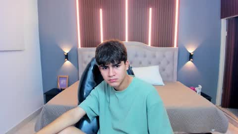 Snapshot of tommy18__ chatting on November 25, 3:39 am Tommy online show from November 25, 3:39 am