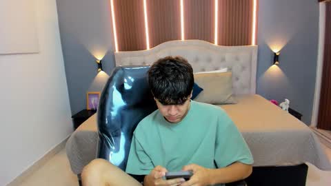 Snapshot of tommy18__ chatting on November 30, 3:43 am Tommy online show from November 30, 3:43 am