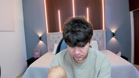 Snapshot of tommy18__ chatting on December 16, 3:33 am Tommy online show from December 16, 3:33 am