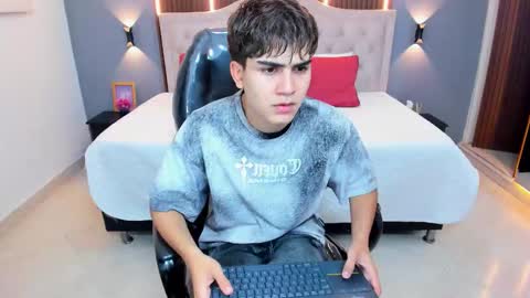 Snapshot of tommy18__ chatting on January 8, 3:20 am Tommy online show from January 8, 3:20 am