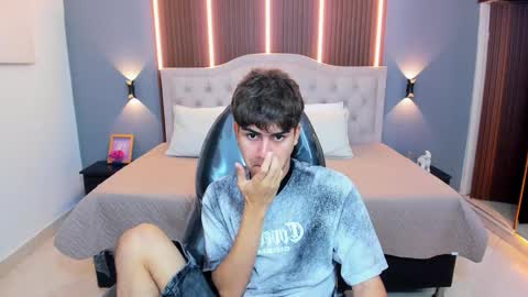 Snapshot of tommy18__ chatting on January 14, 3:23 am Tommy online show from January 14, 3:23 am