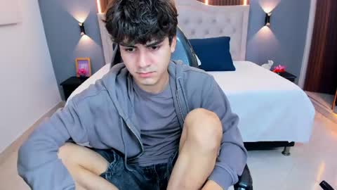 Tommy  online show from April 11, 3:44 am