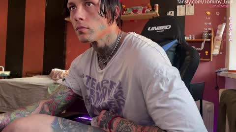 Snapshot of tommy__gun_ chatting on December 11, 11:19 am Tommy and Katana online show from December 11, 11:19 am