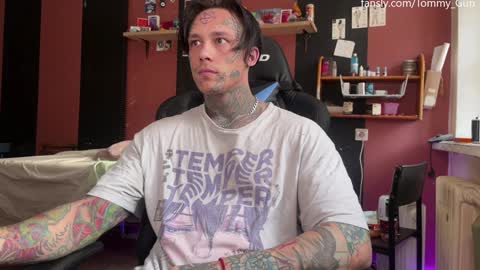 Snapshot of tommy__gun_ chatting on December 12, 8:47 am Tommy and Katana online show from December 12, 8:47 am