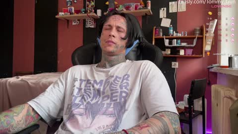 Snapshot of tommy__gun_ chatting on December 12, 11:50 am Tommy and Katana online show from December 12, 11:50 am