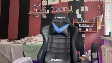 Snapshot of tommy__gun_ chatting on December 13, 11:02 am Tommy and Katana online show from December 13, 11:02 am