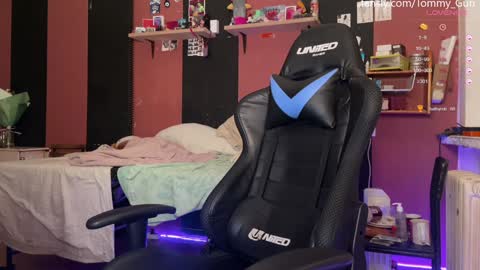 Snapshot of tommy__gun_ chatting on December 13, 2:38 pm Tommy and Katana online show from December 13, 2:38 pm