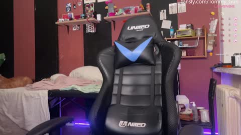 Snapshot of tommy__gun_ chatting on December 13, 6:38 pm Tommy and Katana online show from December 13, 6:38 pm