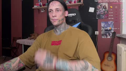 Snapshot of tommy__gun_ chatting on December 20, 4:14 pm Tommy and Katana online show from December 20, 4:14 pm