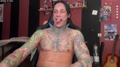 Snapshot of tommy__gun_ chatting on December 27, 4:32 pm Tommy and Katana online show from December 27, 4:32 pm