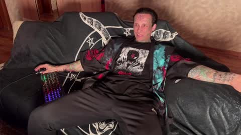 Snapshot of tommy__gun_ chatting on February 2, 4:32 pm Tommy and Katana online show from February 2, 4:32 pm