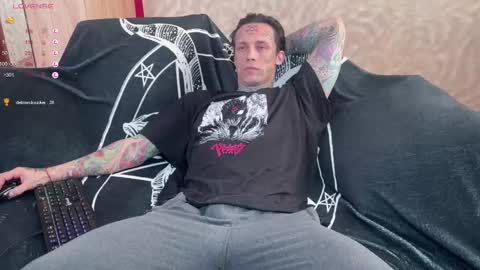 Snapshot of tommy__gun_ chatting on February 9, 6:43 am Tommy and Katana online show from February 9, 6:43 am