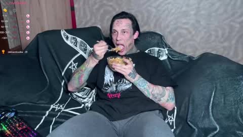 Snapshot of tommy__gun_ chatting on February 9, 4:40 pm Tommy and Katana online show from February 9, 4:40 pm