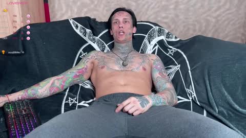 Snapshot of tommy__gun_ chatting on February 12, 7:13 am Tommy and Katana online show from February 12, 7:13 am