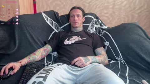 Snapshot of tommy__gun_ chatting on February 18, 6:04 am Tommy and Katana online show from February 18, 6:04 am