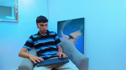 Snapshot of tommy__scott chatting on November 10, 12:59 pm Tommy Scott online show from November 10, 12:59 pm