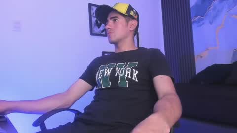 Snapshot of tommy_badboyy chatting on April 27, 7:12 pm Tommy online show from April 27, 7:12 pm