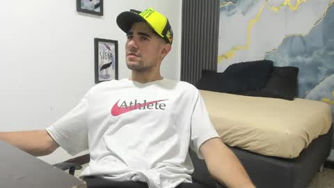 Snapshot of tommy_badboyy chatting on May 4, 6:59 pm Tommy online show from May 4, 6:59 pm