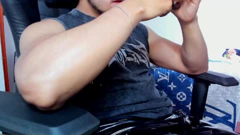 Snapshot of tommy_bred chatting on April 7, 6:41 pm Twitter BreddTommy IG tommy bredd online show from April 7, 6:41 pm