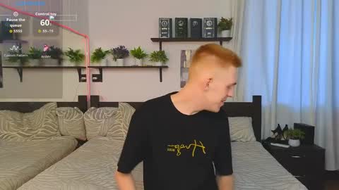 Snapshot of tommy_crash chatting on May 10, 12:54 pm Tommy online show from May 10, 12:54 pm