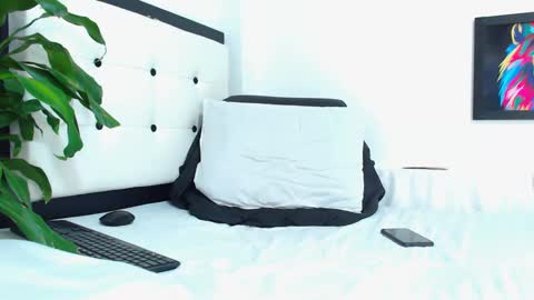 Snapshot of tommy_hotguy chatting on February 6, 8:56 pm tommy online show from February 6, 8:56 pm