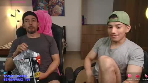 Snapshot of tommy_raym0ndg chatting on April 28, 1:37 am tommy_raym0ndg online show from April 28, 1:37 am