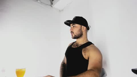 tommy_sccott online show from October 25, 9:31 pm