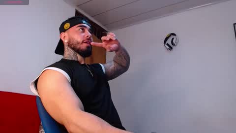 Steven online show from December 5, 8:23 am