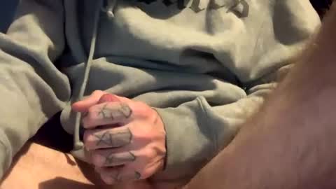 Snapshot of tommycumsloads chatting on July 20, 12:47 am tommycumsloads online show from July 20, 12:47 am