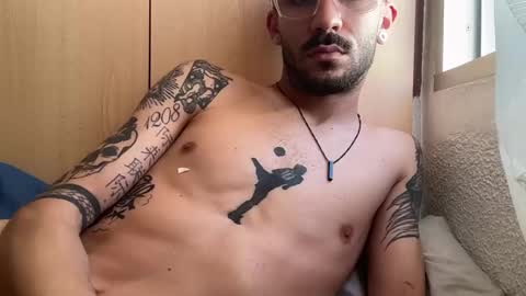Snapshot of tommydesirex chatting on May 20, 12:44 pm TOMMYDESIREX online show from May 20, 12:44 pm