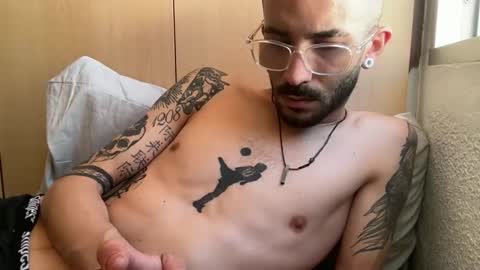 Snapshot of tommydesirex chatting on May 21, 12:34 pm TOMMYDESIREX online show from May 21, 12:34 pm