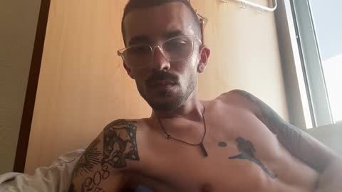 Snapshot of tommydesirex chatting on May 28, 12:35 pm TOMMYDESIREX online show from May 28, 12:35 pm