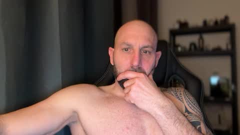 Thomas Fit online show from April 4, 10:07 pm