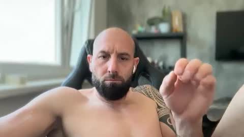 Thomas Fit online show from May 26, 10:33 am