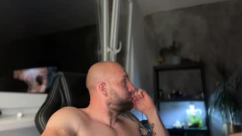 Thomas Fit online show from June 5, 9:20 pm