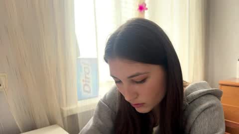 Elizabeth online show from May 30, 9:17 am