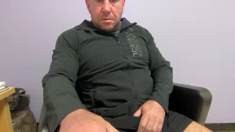 tomtit12345 online show from April 7, 6:03 am