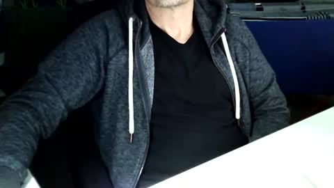 Snapshot of tomtom02029 chatting on December 10, 1:22 pm Tom online show from December 10, 1:22 pm