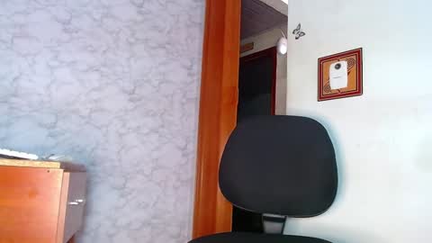 Snapshot of tomyjailen chatting on December 7, 2:35 pm Tomyjailen online show from December 7, 2:35 pm