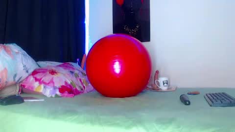 Snapshot of tomyjailen chatting on February 4, 10:34 pm Tomyjailen online show from February 4, 10:34 pm