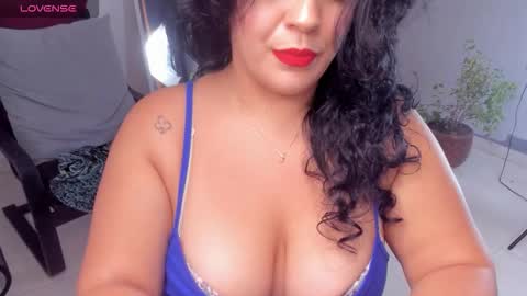 Snapshot of ton_amourrx chatting on March 10, 12:15 am lady blue online show from March 10, 12:15 am