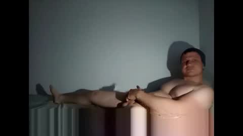 Snapshot of tonny54880 chatting on April 10, 6:56 pm tonny54880 online show from April 10, 6:56 pm