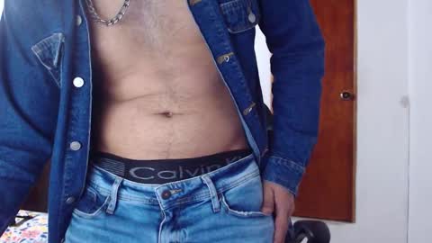 Snapshot of tony__ribas chatting on March 12, 11:22 pm Tony Ribas. online show from March 12, 11:22 pm
