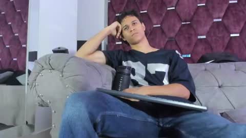 Snapshot of tonybenedetti chatting on July 2, 9:10 pm Tony Benedetti online show from July 2, 9:10 pm