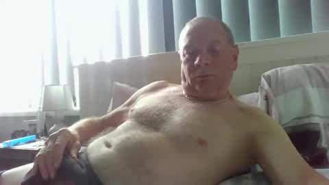 Snapshot of tonygibbson62 chatting on May 31, 10:33 am tonygibbson62 online show from May 31, 10:33 am